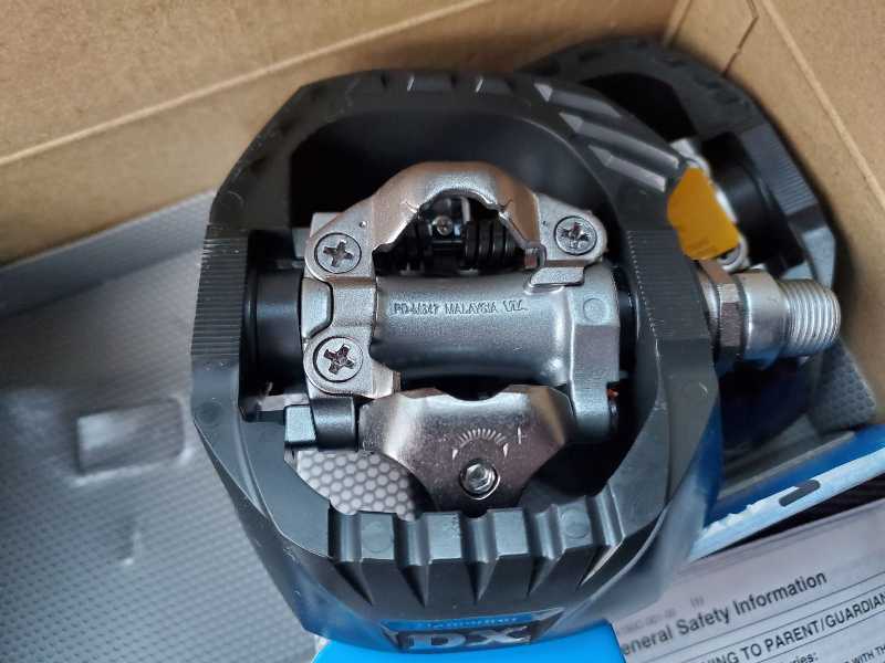 Топовые контактные педали Shimano PD-M647 SPD Pedal.