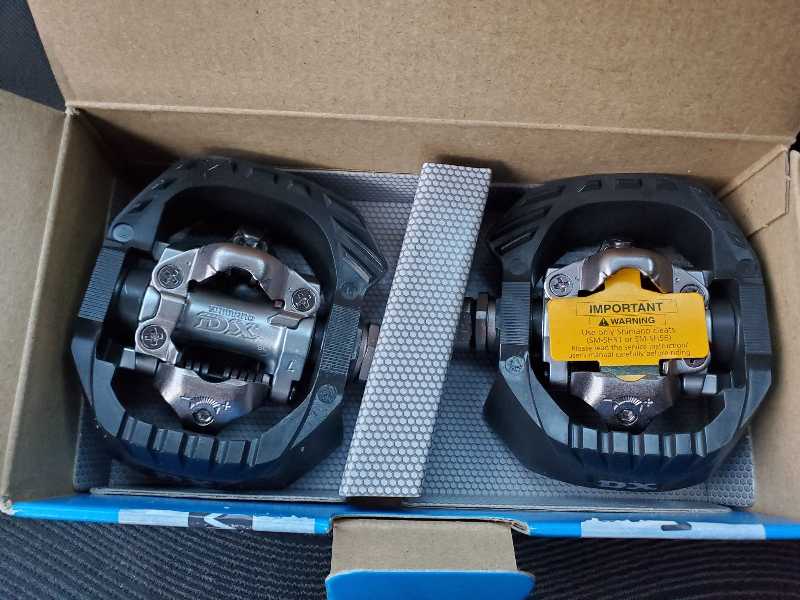 Топовые контактные педали Shimano PD-M647 SPD Pedal.