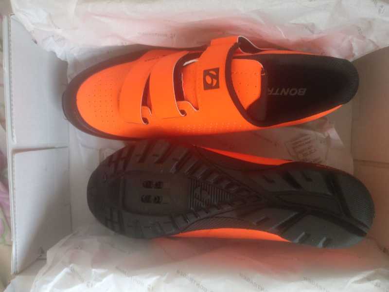 Совершенно новые контактные МТБ-велотуфли Bontrager Evoke Mountain Shoe, оранжевые, 44 размер, в коробке