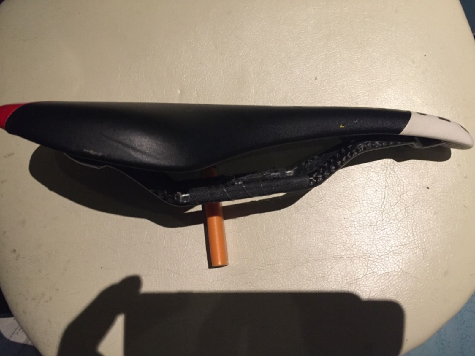 Седло Fizik TUNDRA 2 черное, белый нос (Италия)Карборейлы б.у.