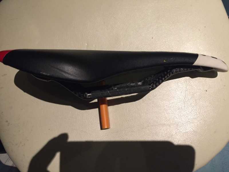 Седло Fizik TUNDRA 2 черное, белый нос (Италия)Карборейлы б.у.