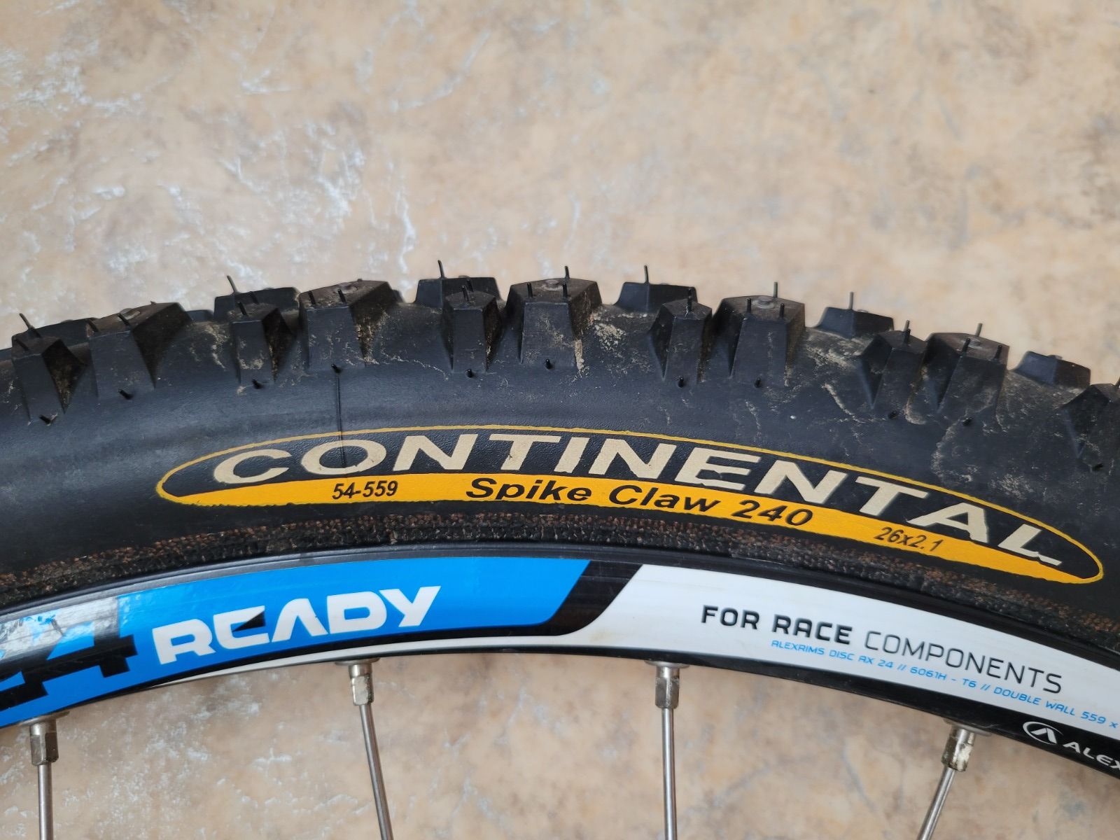 Покрышка зимняя Continental Spike Claw 240 26x2.1
