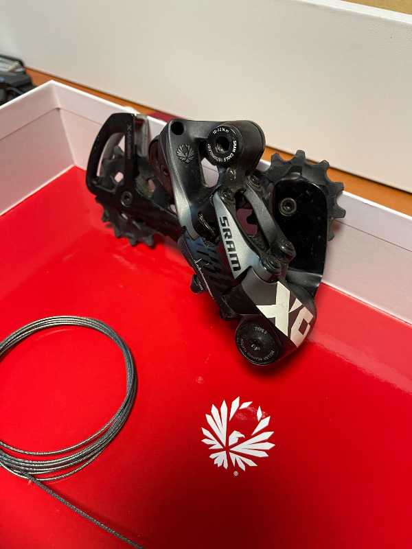 манетку Sram XX1 Eagle 12-ск и переключатель Sram X01 Eagle 12-ск