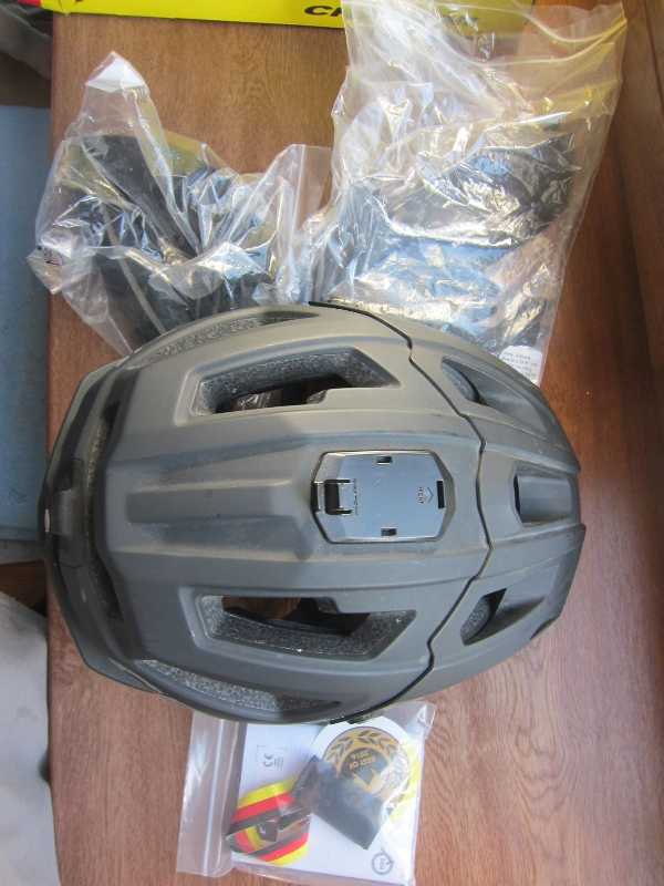шкарлупка Cratoni alltrack