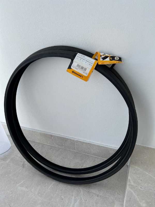 Комплект новых покрышек Continental Ultra Sport III 700x25c Wire