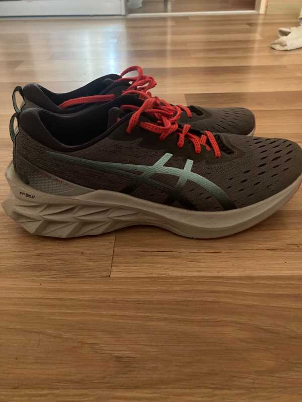 ASICS novablast 2