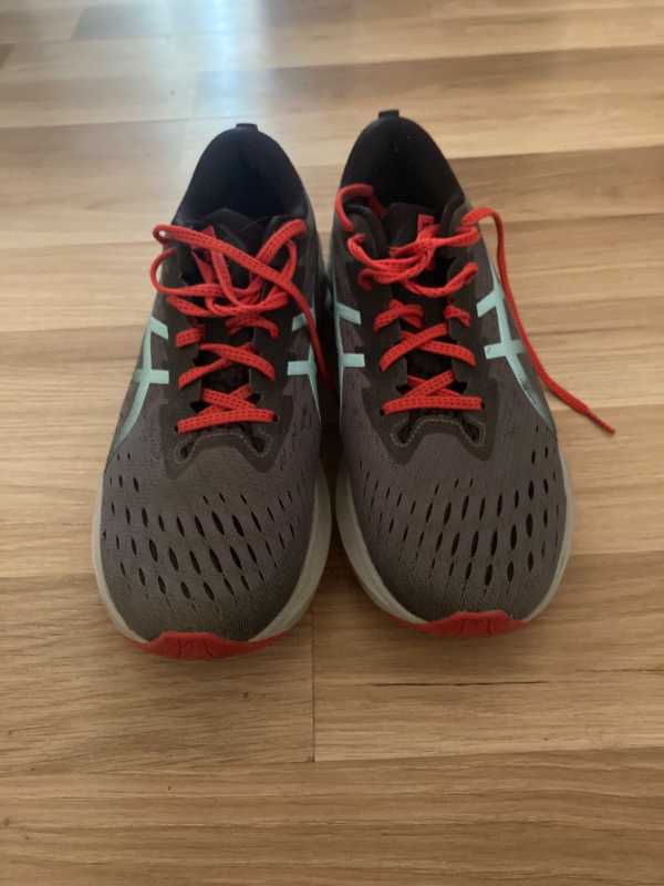 ASICS novablast 2