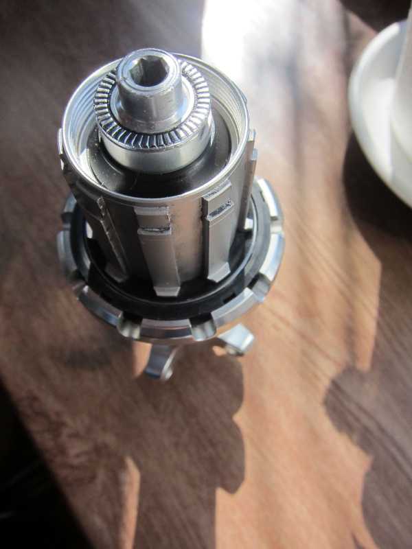 Задняя втулка Shimano Ultegra