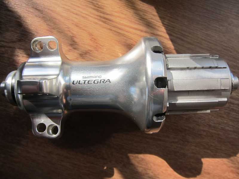 Задняя втулка Shimano Ultegra
