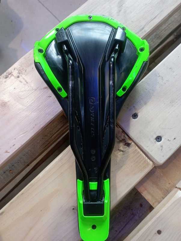 2 Седла. Syncros, стояло на велосипеде Scott. 40р. Седло Orbea 30р.