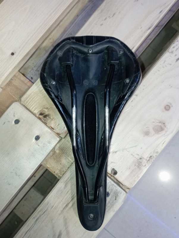 2 Седла. Syncros, стояло на велосипеде Scott. 40р. Седло Orbea 30р.
