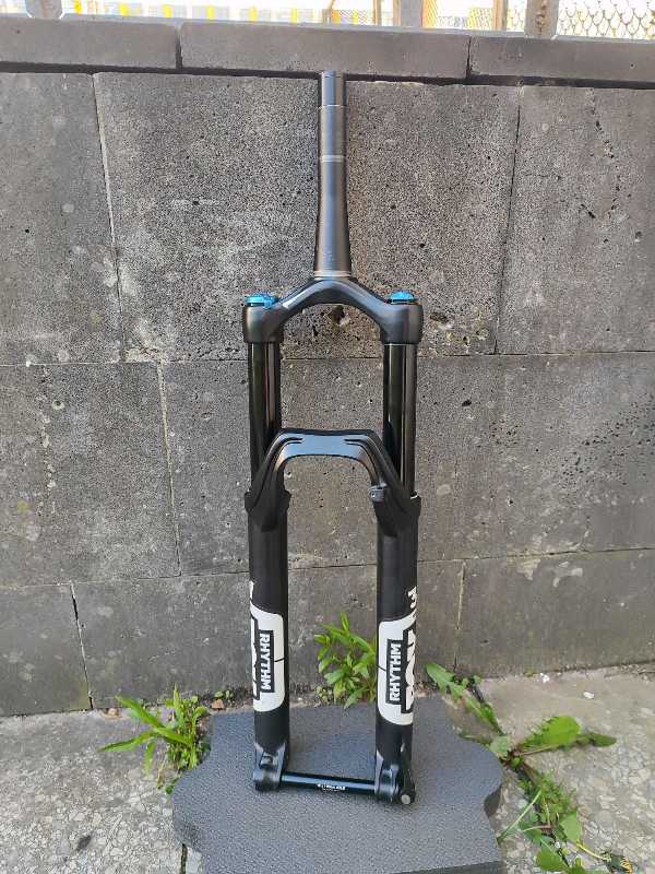 вилку Fox 34 RHYTHM 27.5 GRIP