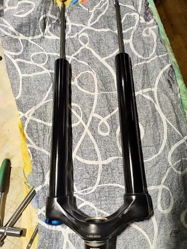 вилку Fox 34 RHYTHM 27.5 GRIP