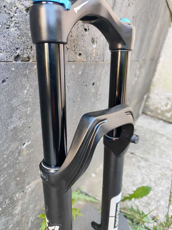 вилку Fox 34 RHYTHM 27.5 GRIP