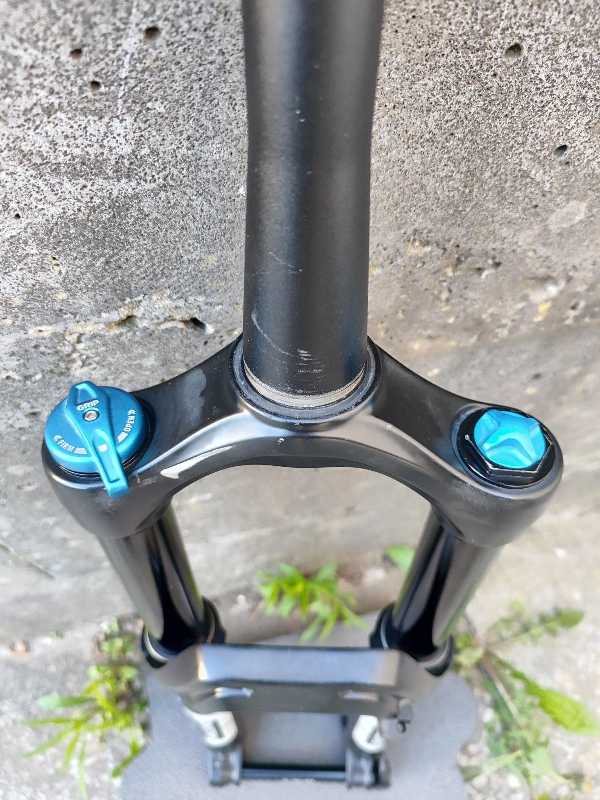 вилку Fox 34 RHYTHM 27.5 GRIP