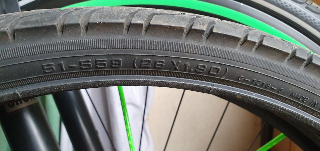 Пара покрышек CST Traveller City Classic 26x1.90 51-559