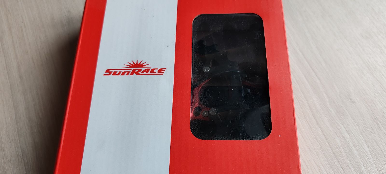 кассету Sunrace 11ск 11-28 в отличном состоянии. Накат 3000км. Полностью чёрная.