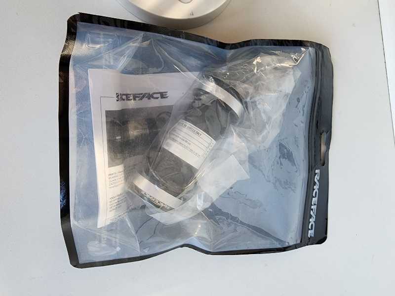 НОВАЯ каретка Race Face BB92 X-Type 24мм вал.