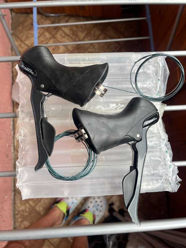 Shimano Claris r2000 shifters 2x8