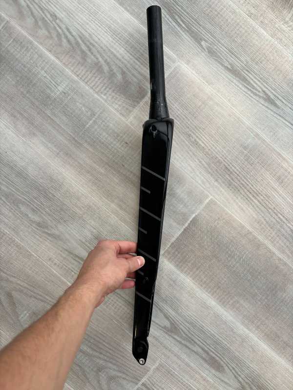 Карбоновая вилка Kross Esker 7.0 12x100