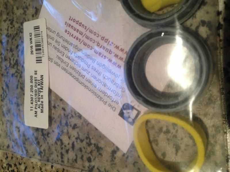 Пыльники Rock Shox Service Kit , Fox
