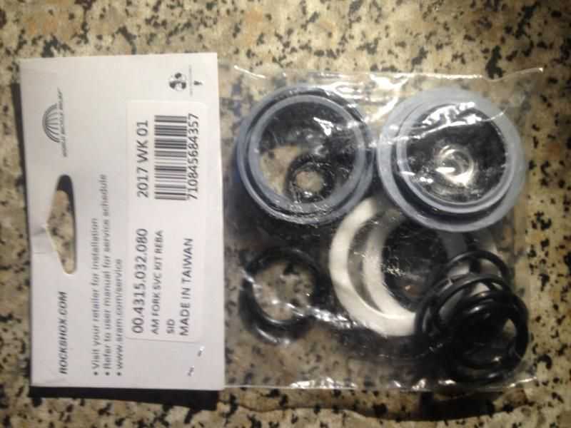 Пыльники Rock Shox Service Kit , Fox