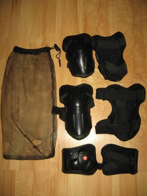 Комплект защиты (наколенники, налокотники, наладонники) новый