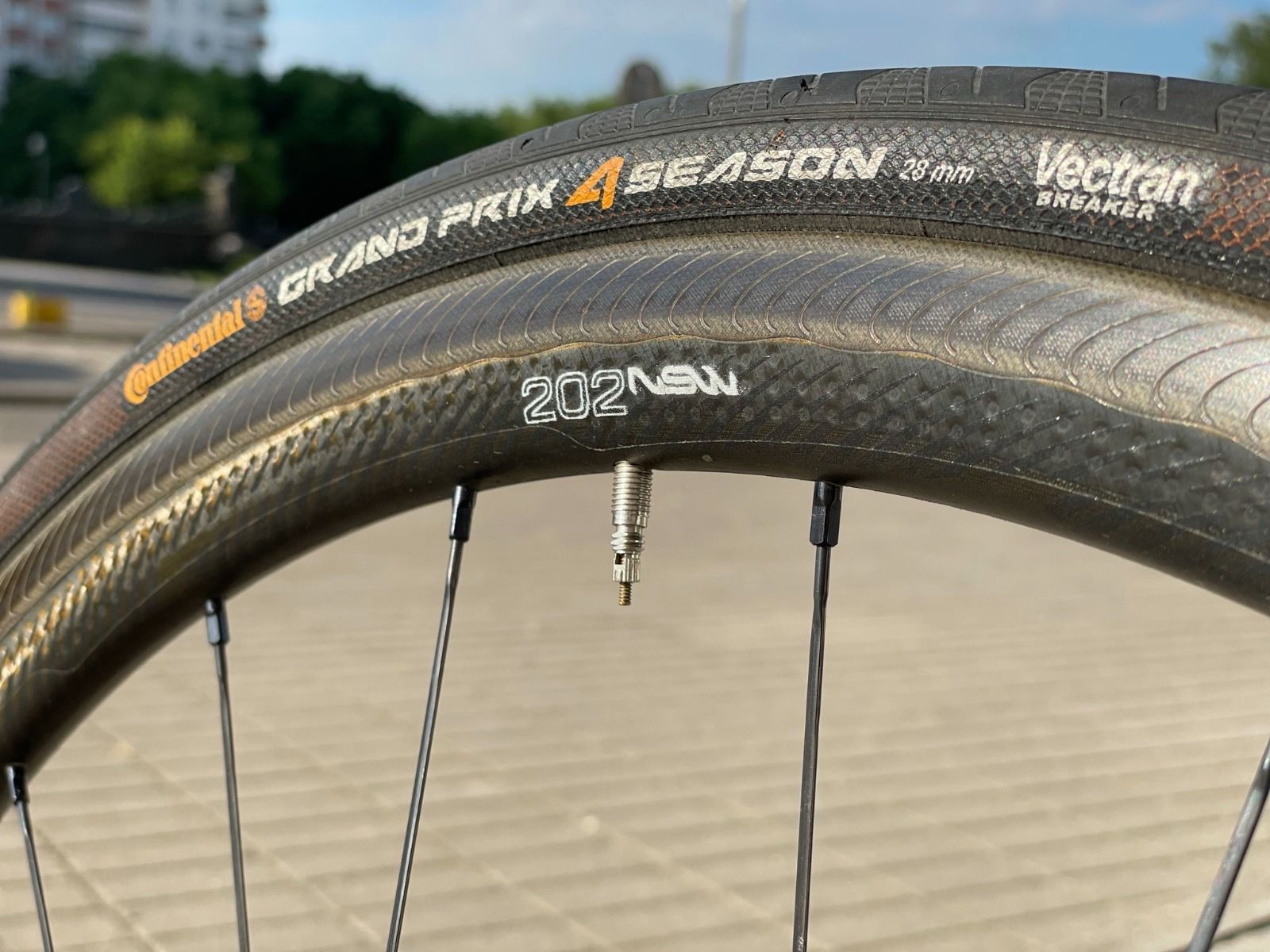 карбоновые колеса Zipp 202 NSW (высшая линейка Zipp) 1,375 гр. Клинчер. 1.100€