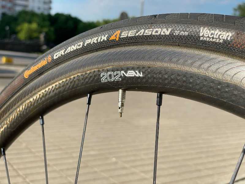 карбоновые колеса Zipp 202 NSW (высшая линейка Zipp) 1,375 гр. Клинчер. 1.100€