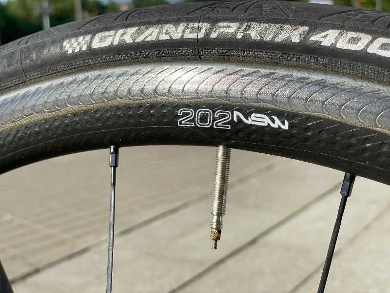 карбоновые колеса Zipp 202 NSW (высшая линейка Zipp) 1,375 гр. Клинчер. 1.100€