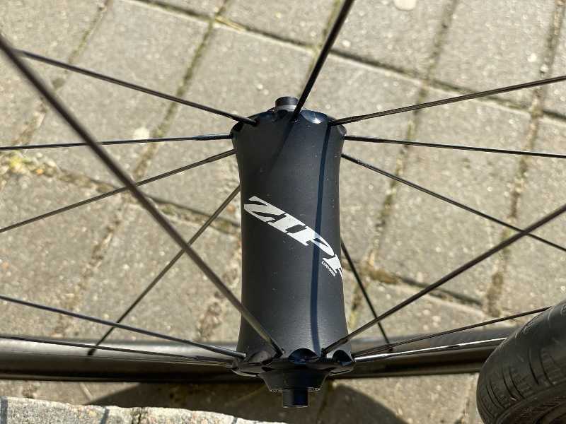 карбоновые колеса Zipp 202 NSW (высшая линейка Zipp) 1,375 гр. Клинчер. 1.100€