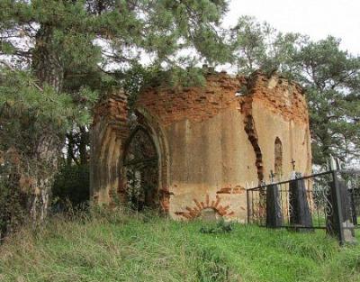 Часовня-усыпальница (руины)