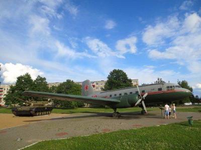 Самолет-памятник