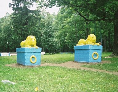 Скульптуры львов