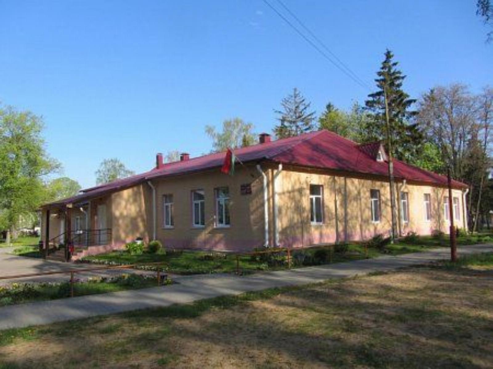 Усадебный дом (дерев.) Усадебный дом (дерев.)