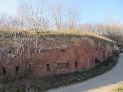 Пониженный бастион защиты горжевого вала