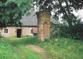 Брама боковая (руины)