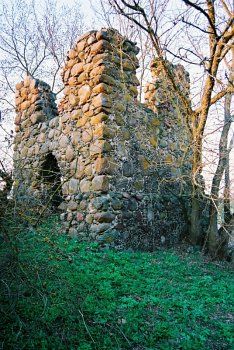 Ледовня (руины)