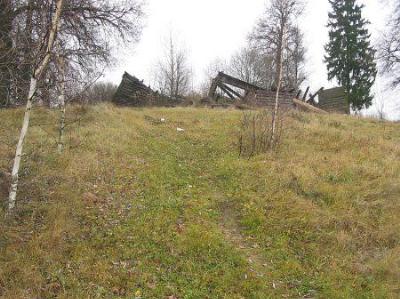 Церковь (дерев.; руины)