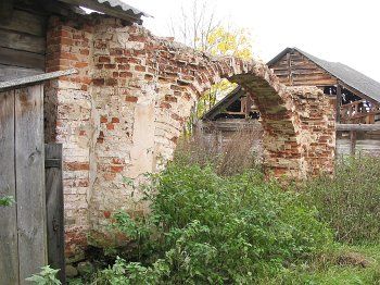 Хозпостройка? (руины)