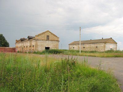 Амбары и конюшни