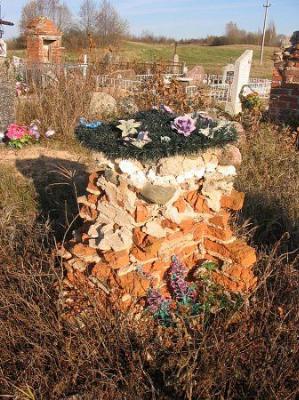 Часовня-надмогилье (руины)