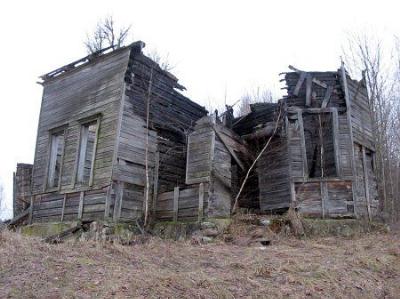 Церковь св. Петра и Павла (дерев.; руины)