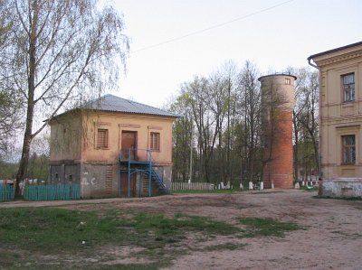 Служебные и хозяйственные корпуса