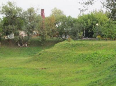 Оборонительный вал /сохр. частично/