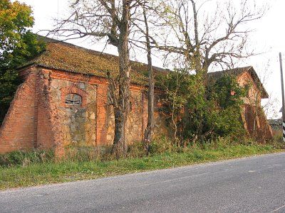 Флигель-конюшня левый