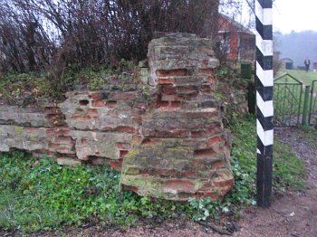 Ограда (руины)