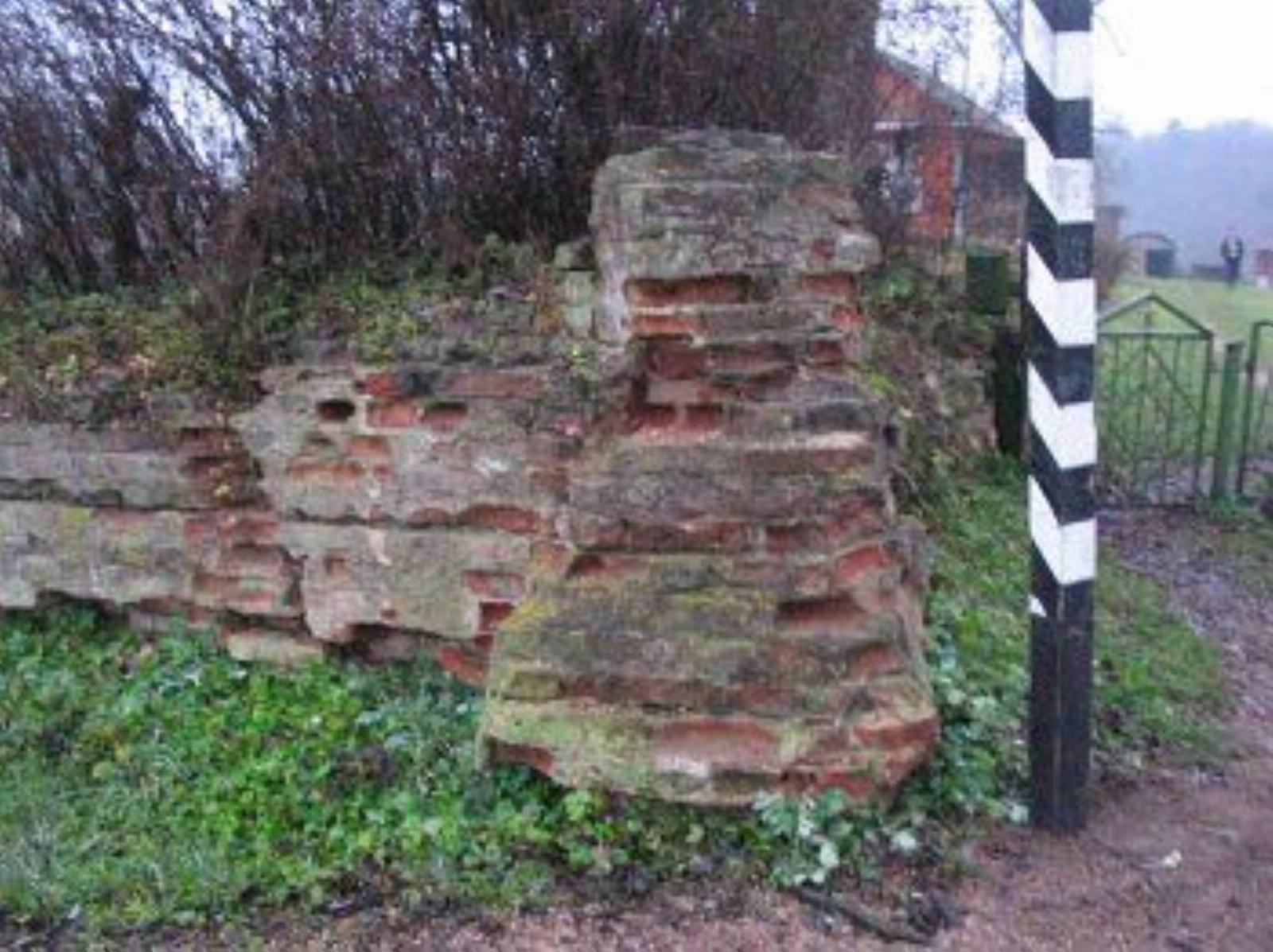 Ограда (руины) Ограда (руины)