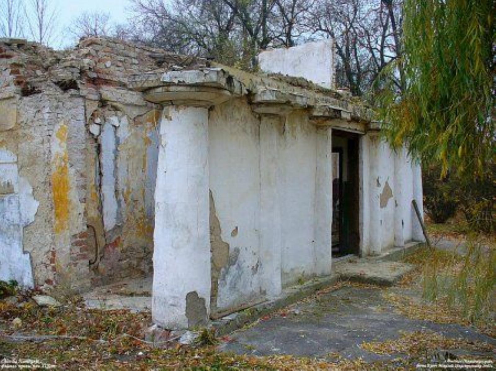 Флигель правый Флигель правый