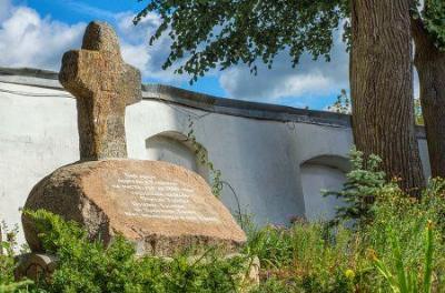 Каменный крест